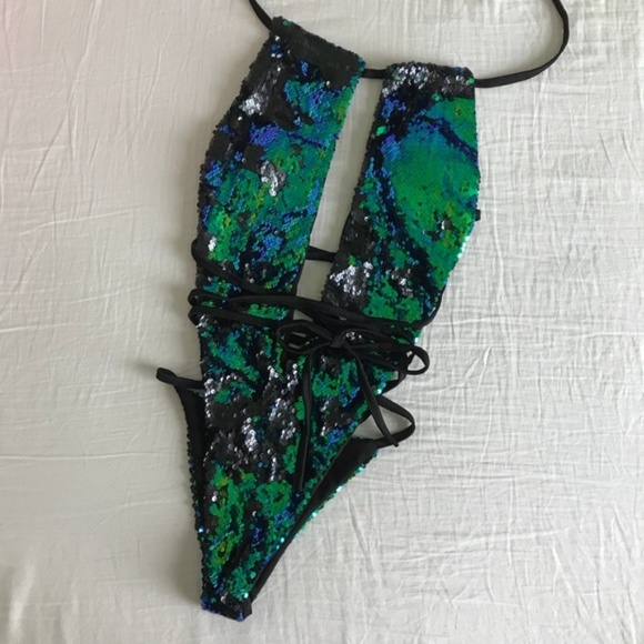 VIXEN- Reversible flip sequin monokini - Picture 3 of 4
